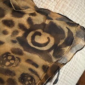ALEXANDER MCQUEEN Silk Scarf Leopard print and skull. 52 x 52